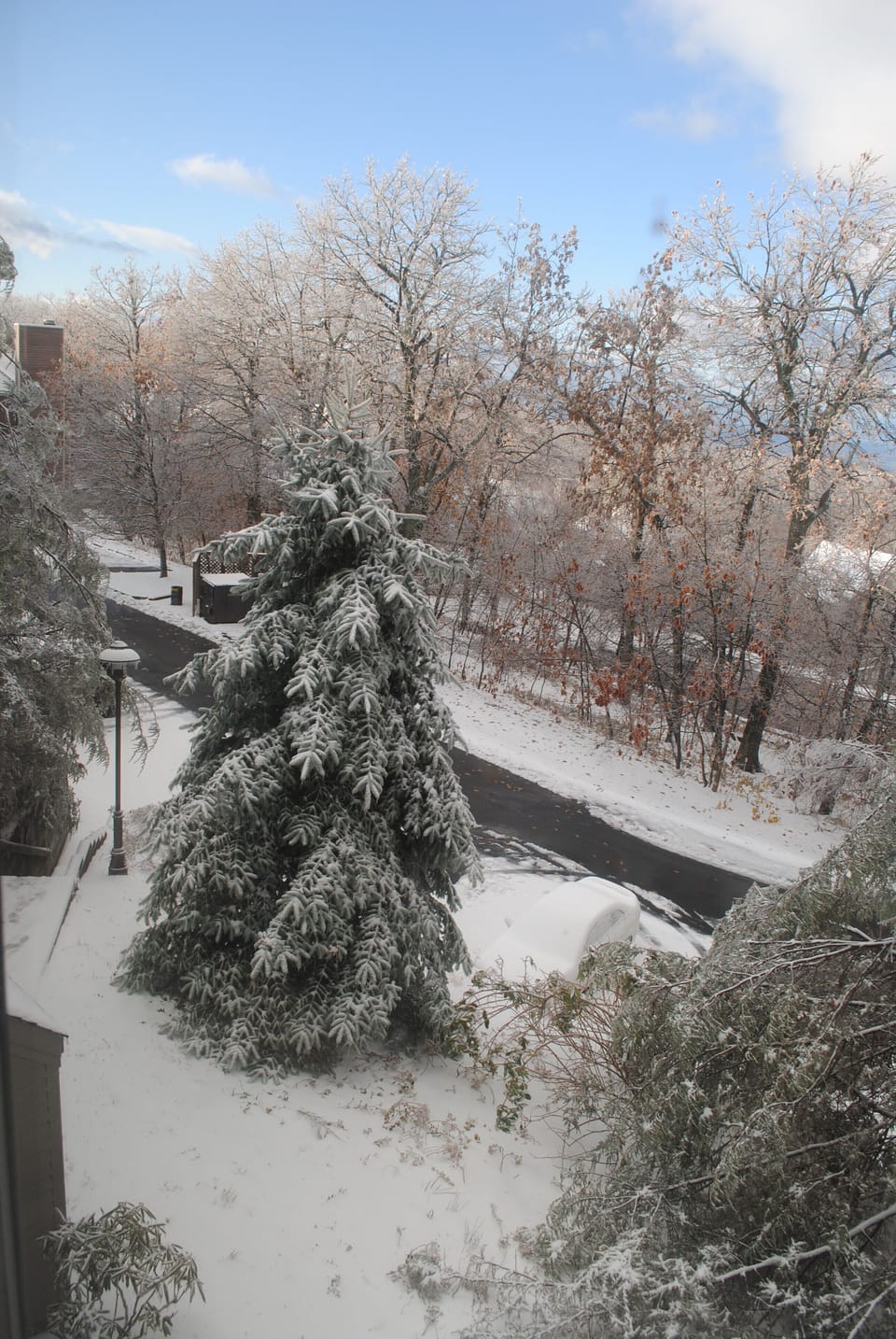 winter view from bedrooms to parking lot and stairs
