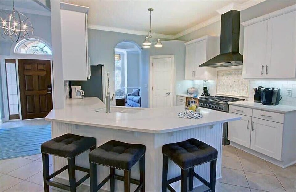 Kitchen with Breakfast Bar!
