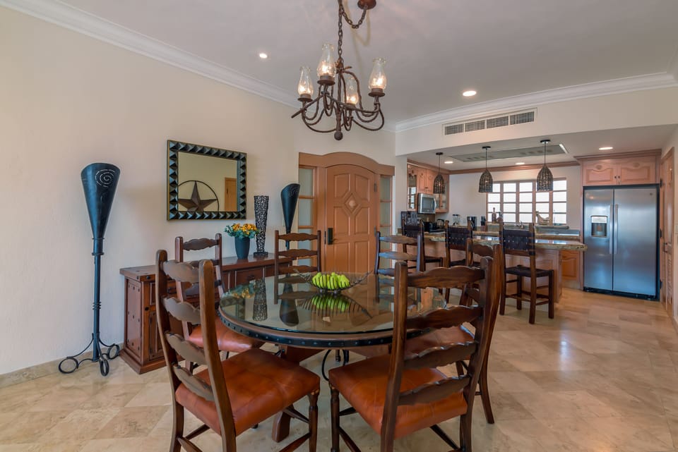 Large dining table just off the kitchen