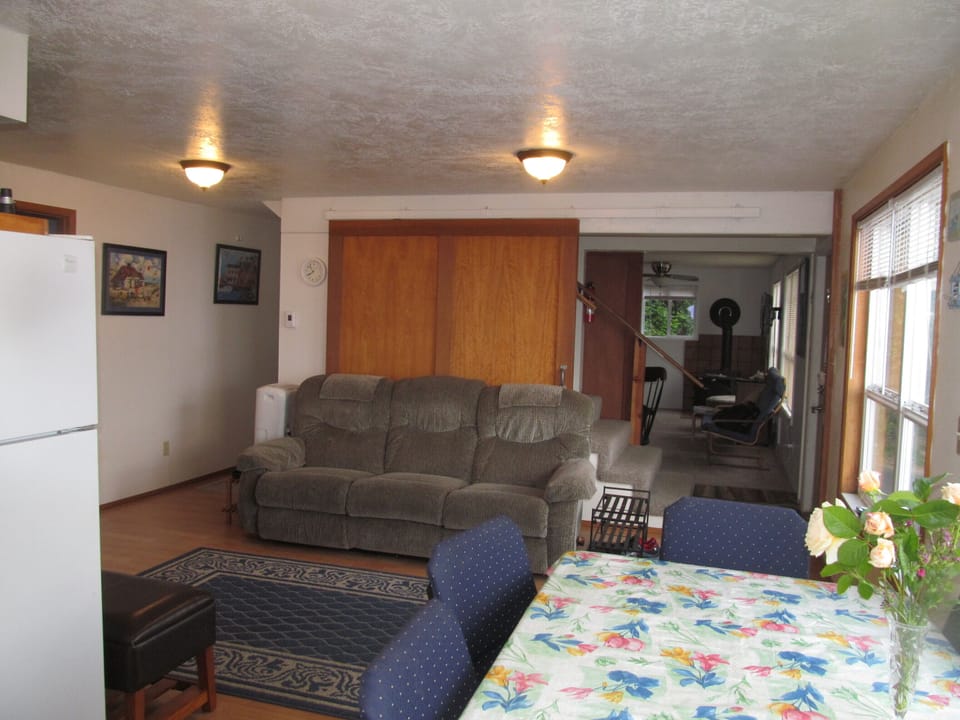 Open kitchen with sitting area