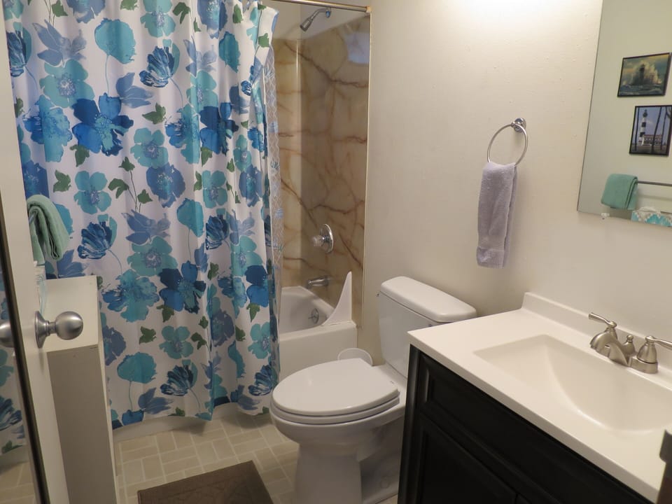 Full bathroom upper floor