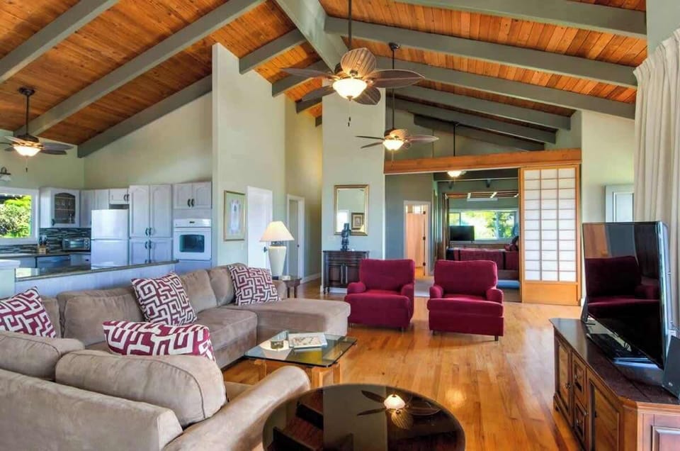 High vaulted ceiling feels spacious and inviting