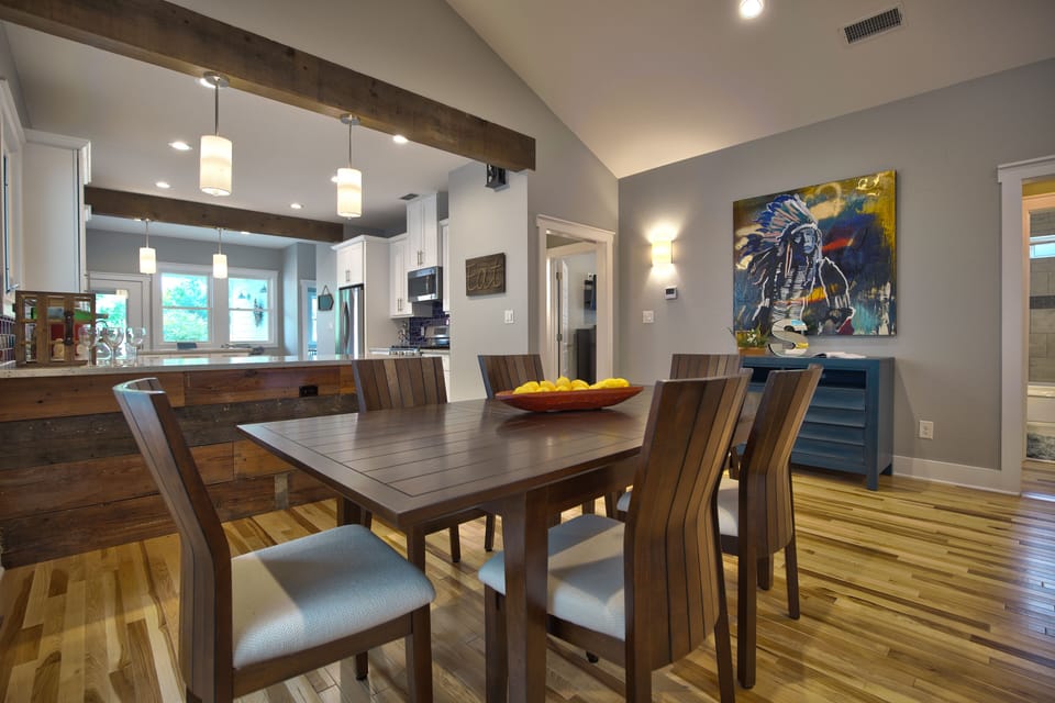 Seating for 10 with additional bar stools