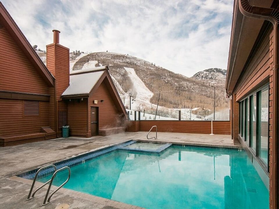 INDOOR/OUTDOOR POOL