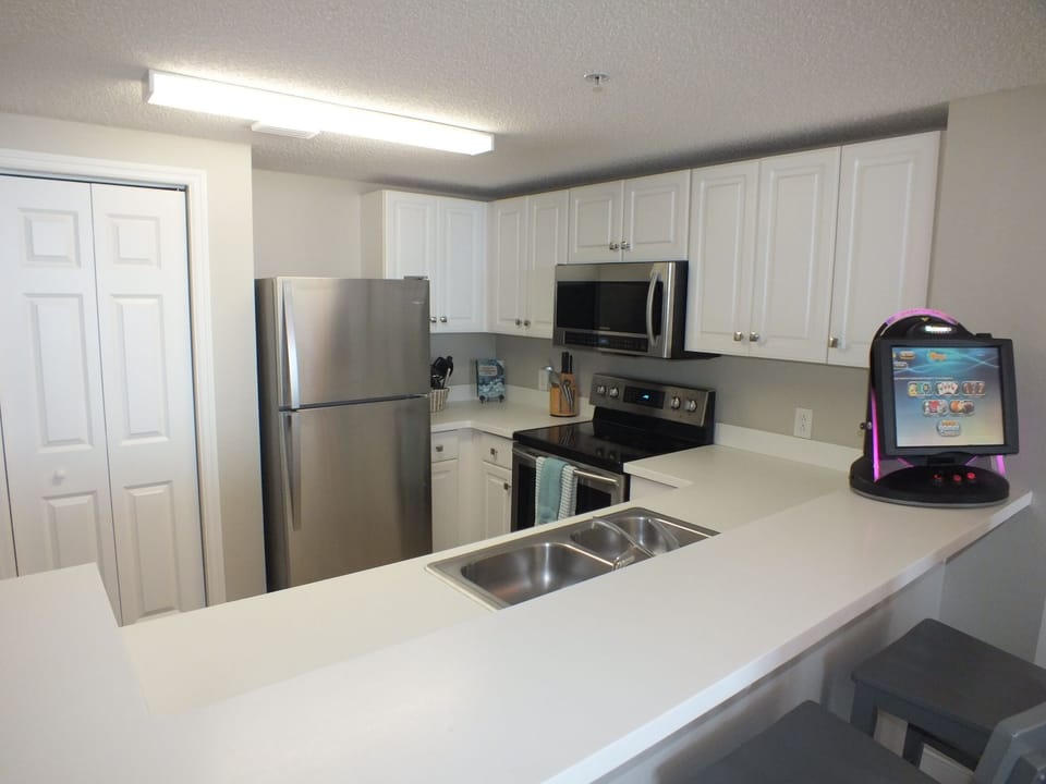This fully stocked kitchen includes new appliances for 2016!