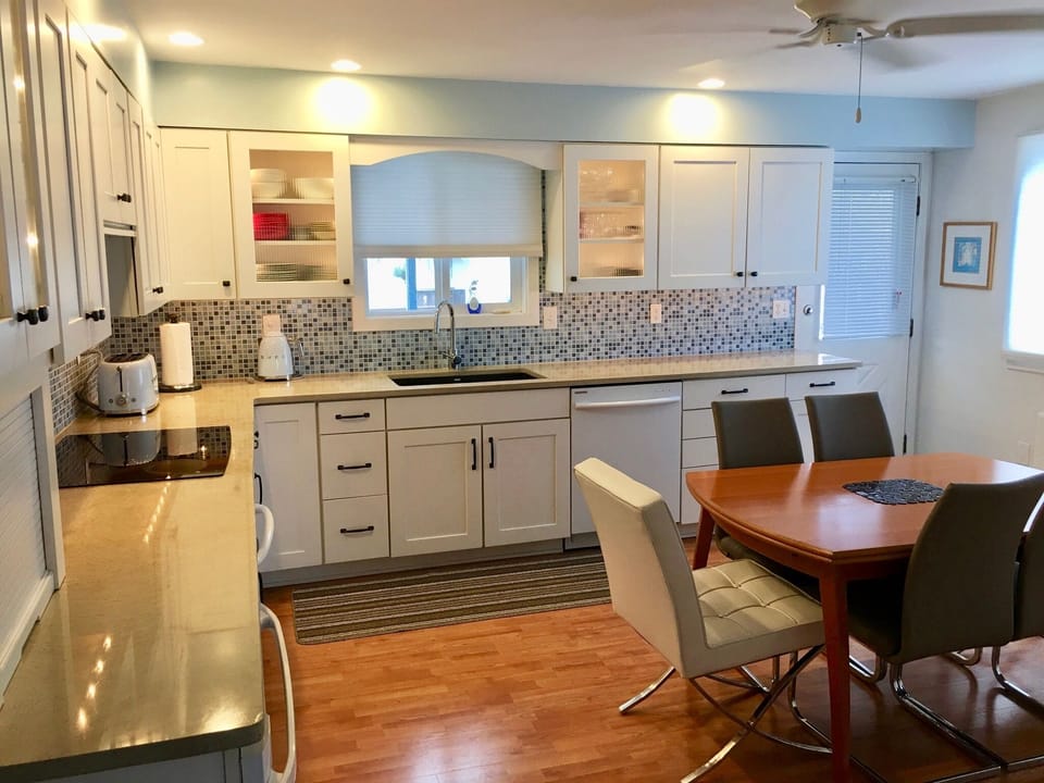 Fully equipped kitchen with (very convenient!) large capacity washer and dryer 