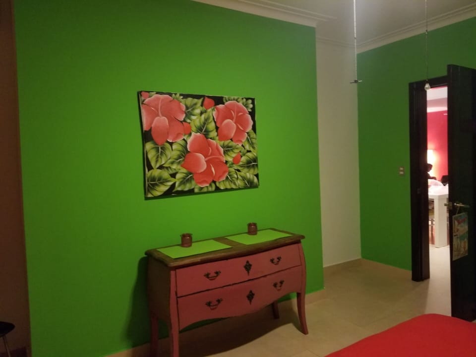 Master KING Bedroom #2 w/ en suite Bathroom. Double sliding doors to back patio
