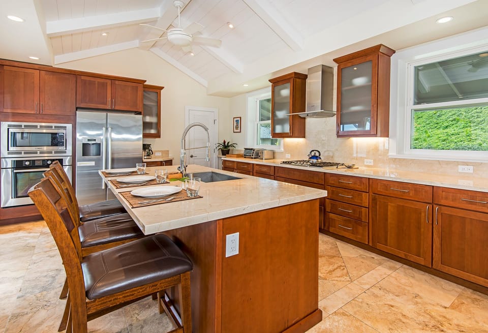 Fully equipped gourmet kitchen