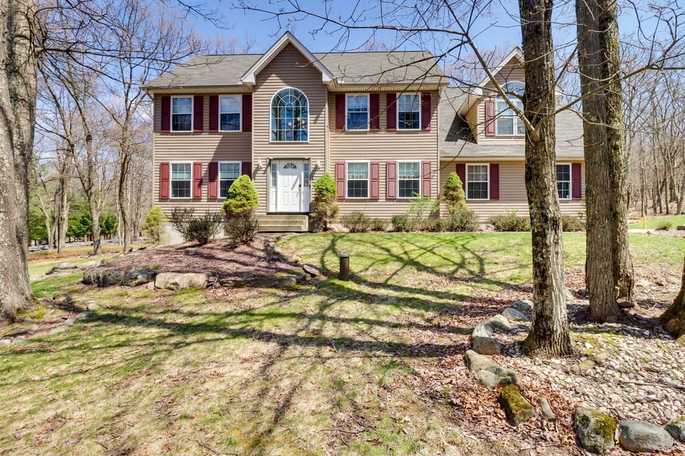 Albrightsville Vacation Rental | 4BR | 2.5BA | 2,500 Sq Ft | Stairs Required