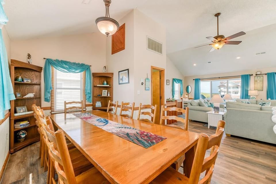 Top level dining area (2)
