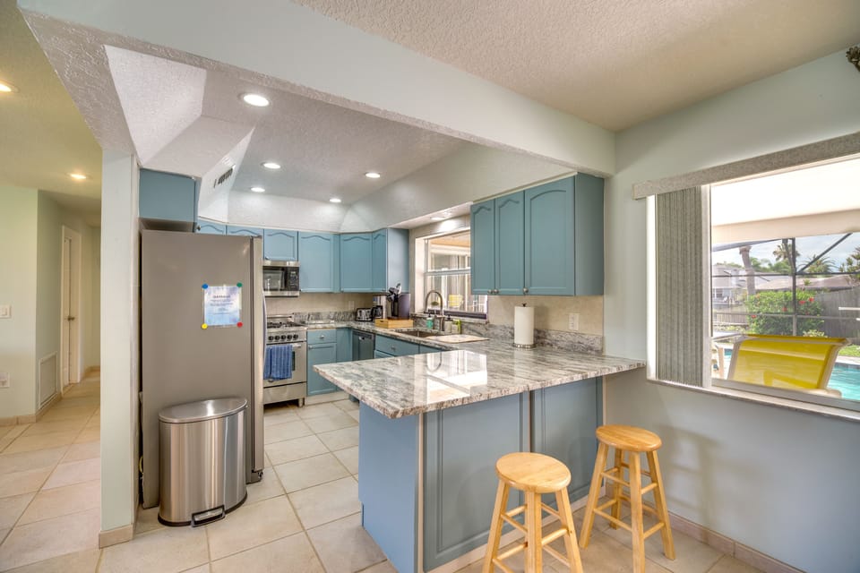 Kitchen | Cooking Basics | Coffee Maker | Paper Towels/Trash Bags Provided