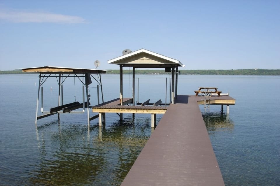 100 ft dock & boat hoists  max(4000 lb  & 6000 lb)