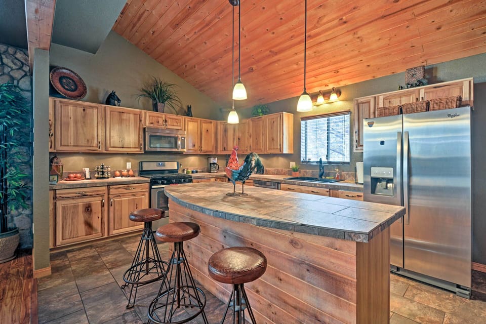 Kitchen | Cooking Basics | Coffee Maker | Paper Towels/Trash Bags Provided
