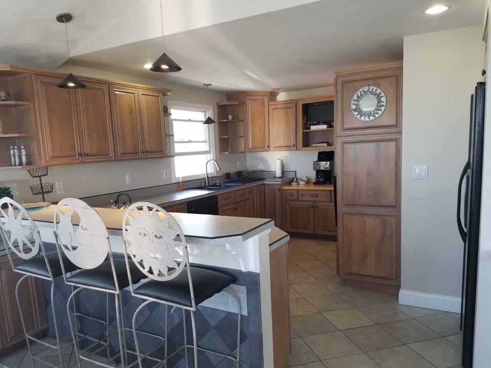 Kitchen with stovetop grill, wall oven and microwave (everything you need)