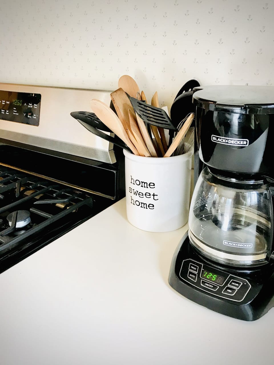 Full kitchen with new stove