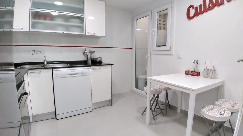 Fully equiped kitchen: dishwasher, oven, boiler, microwave, arm blender, toaster