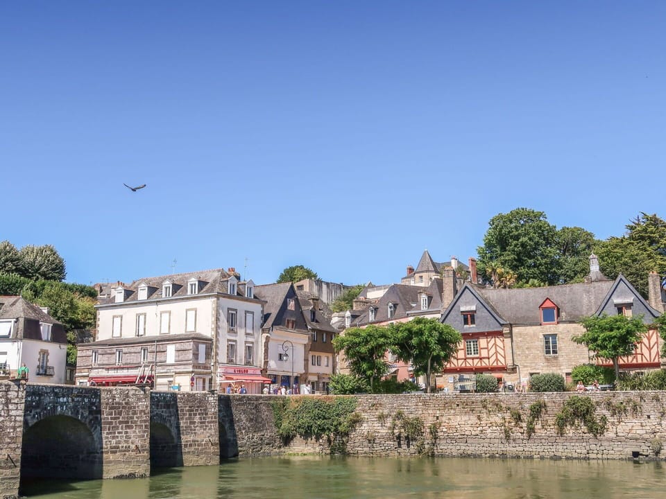 Water, Sky, Building, Plant, Tree, Window, House, Lake, Watercourse, Bank