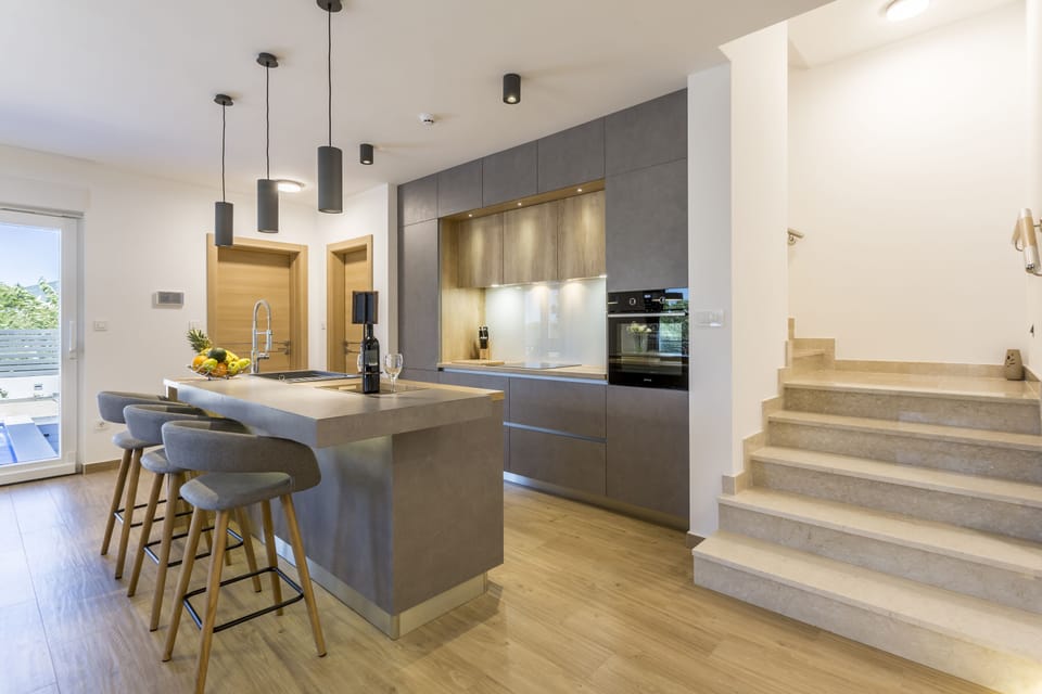 Fully equipped kitchen.