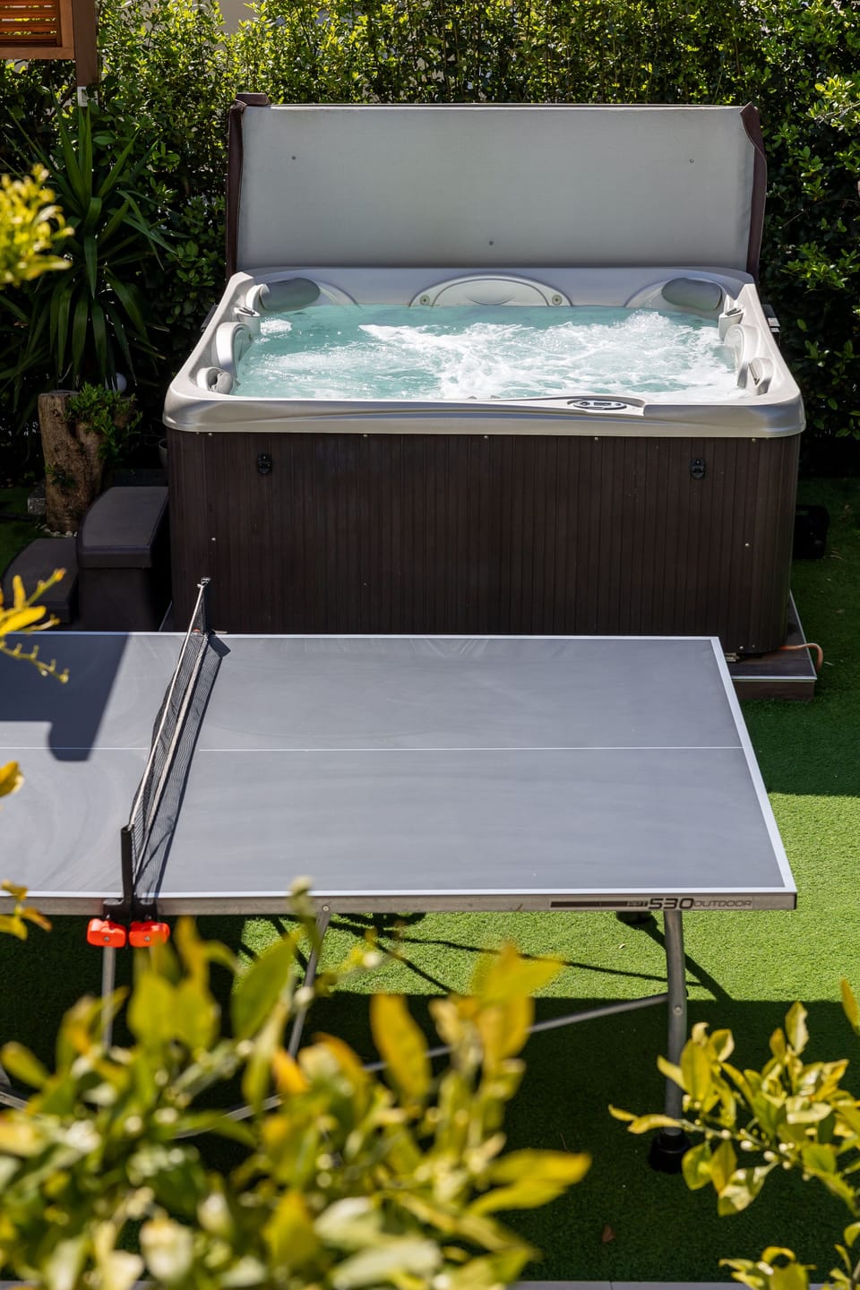 Outdoor spa tub