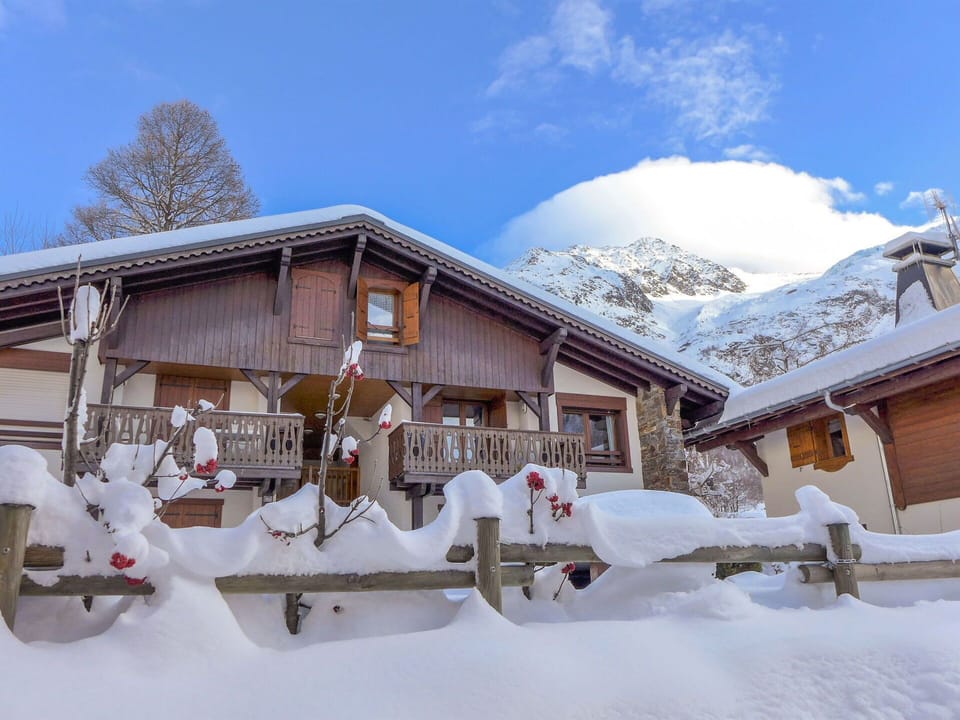 Sky, Snow, Cloud, Building, Window, Mountain, Tree, House, Slope, Wood