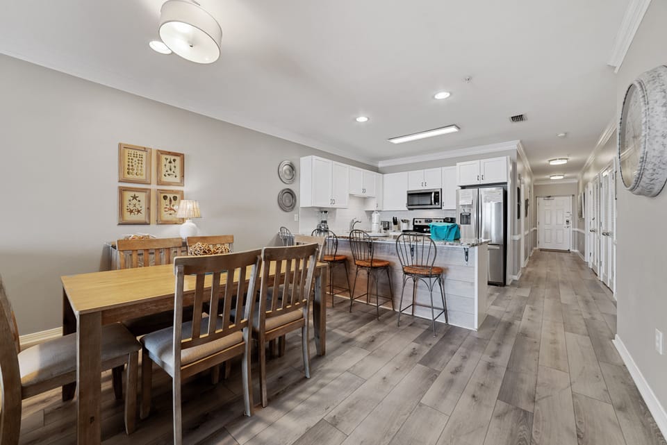Dining/Bar
