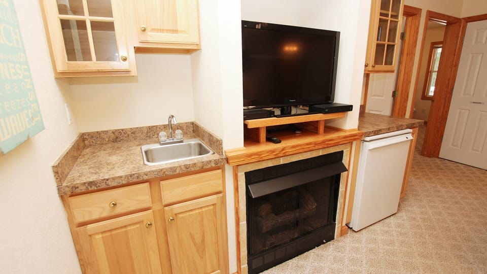 Living Room (Middle Level)