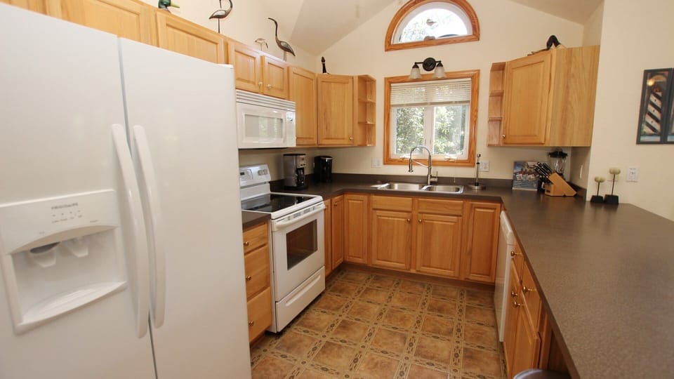 Kitchen (Top Level)