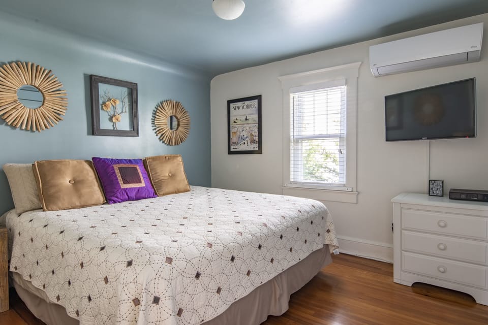 3rd Floor Bedroom with private bathroom