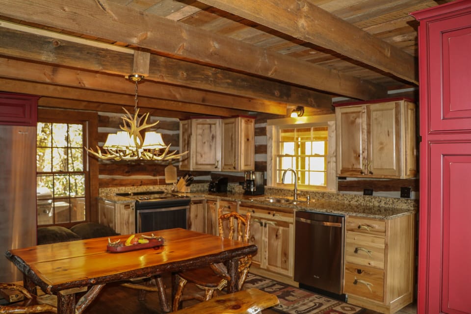 Stainless steel appliances
Granite countertops
Main Level of Cabin