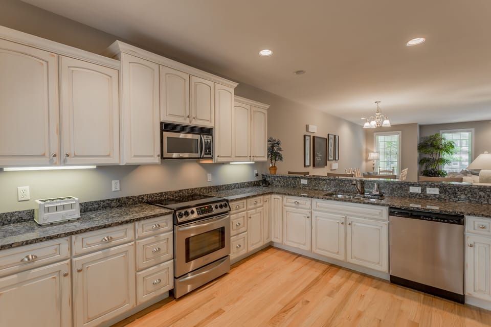 Oversized Kitchen w/ Stainless Steele & Granite