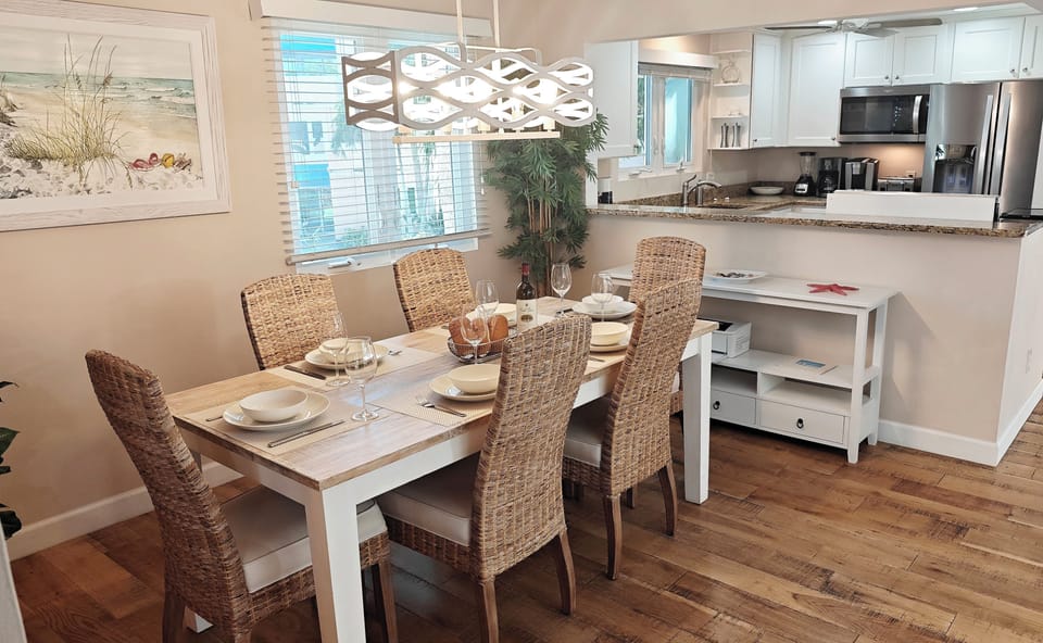Authentic beach-style décor creates a warm coastal atmosphere