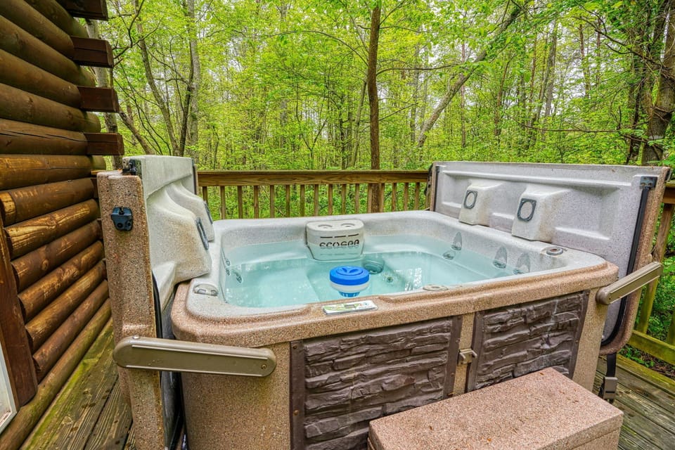 Hot Tub / whirlpool bath (Outdoor)