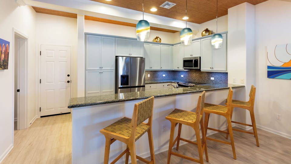 Additional seating for four at the counter