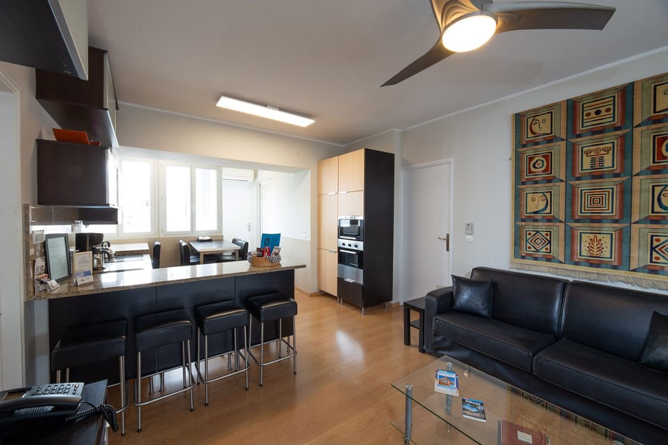 Bright open floor plan for relaxing & dining