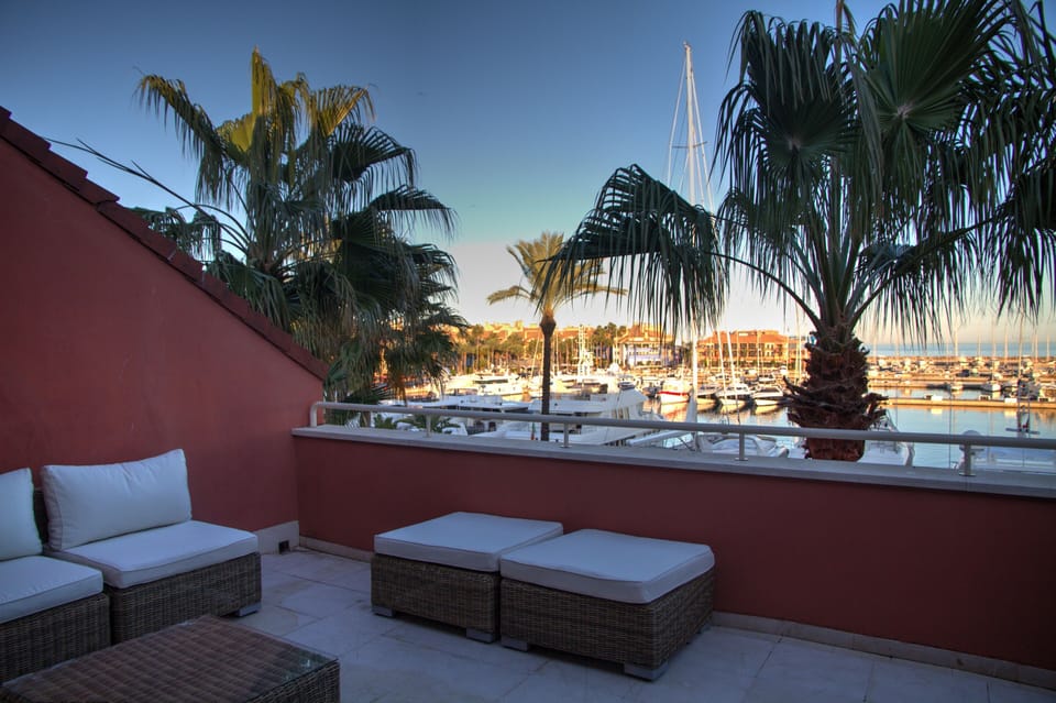 Reserve your holiday rental home in Sotogrande Marina