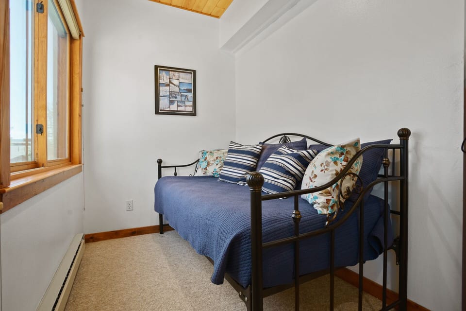 Bedroom 1: Twin bed