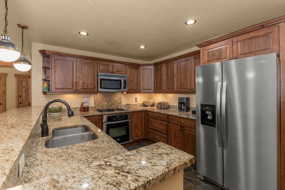 Gas Range, Granite Counters