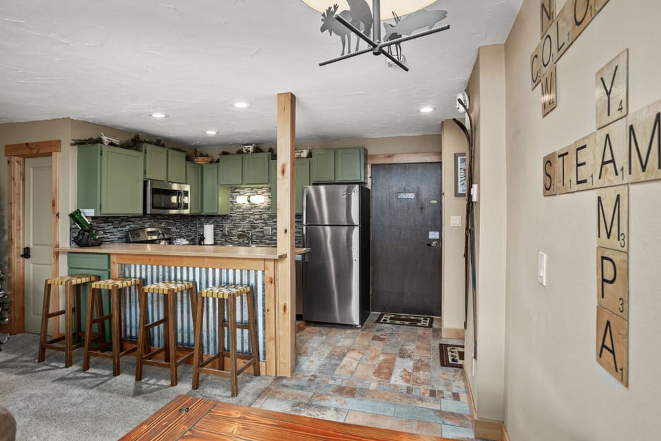 Kitchen & Entry