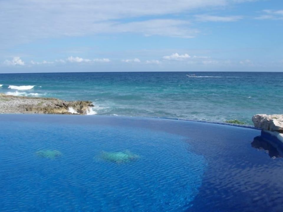 Infinity pool right outside.