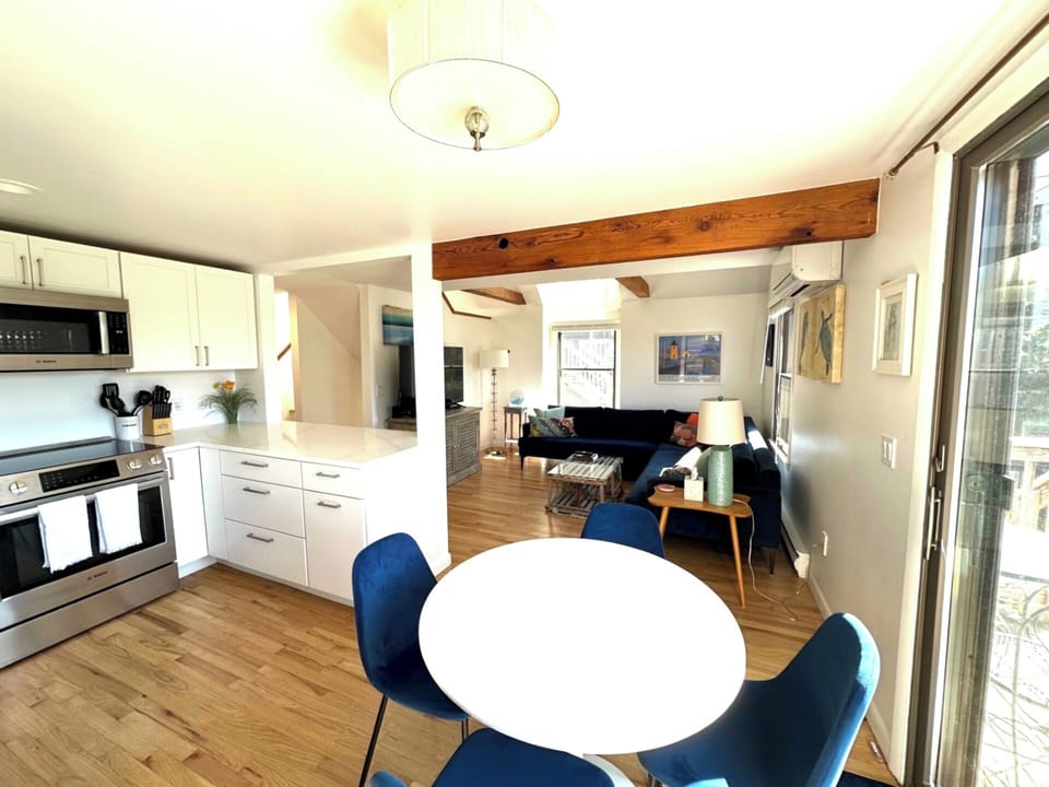 Dining area to living room