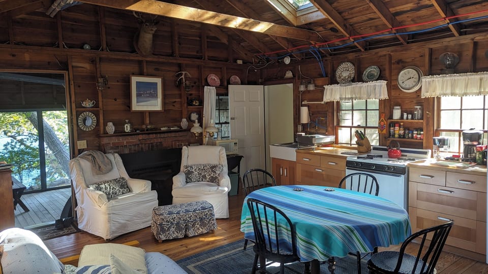 Cosy Kitchen / Dining / Living room (Summer Side)