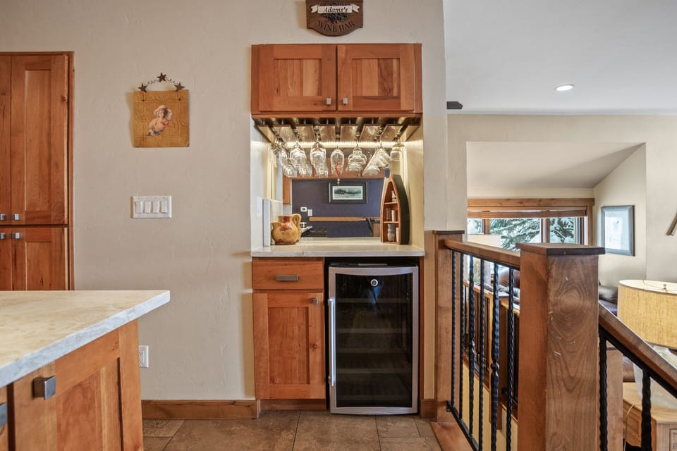 Wine Bar with 2nd Fridge
