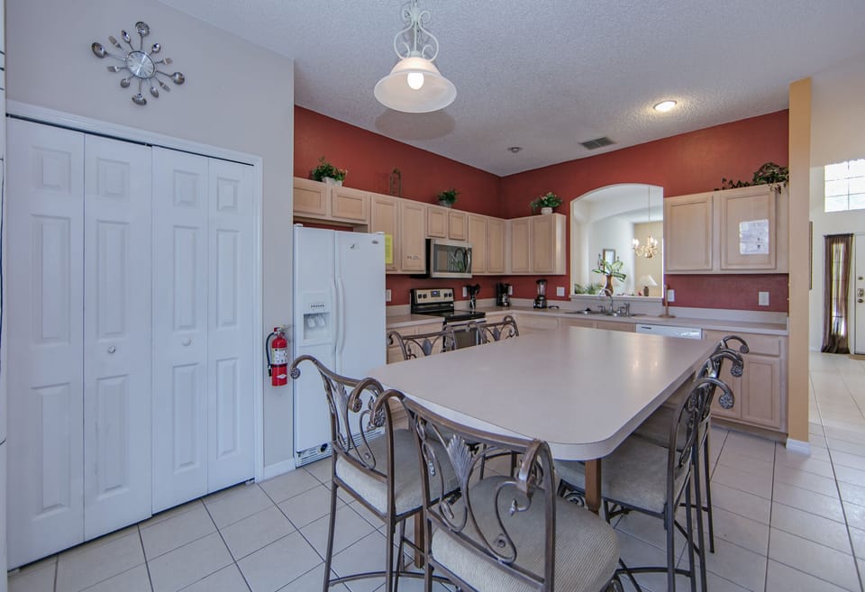 Full Kitchen and Dining Area