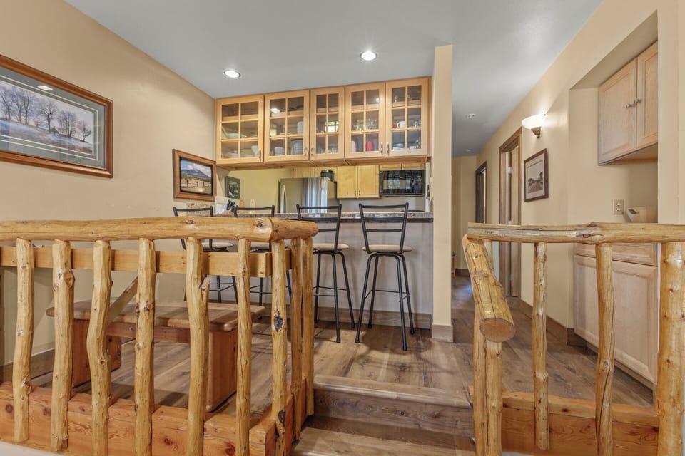 Kitchen and Bar area