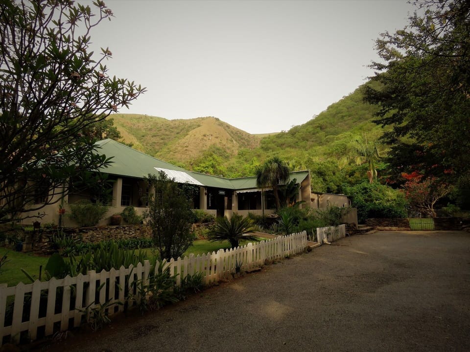 Main Building at Fountain Baths Guest Cottages