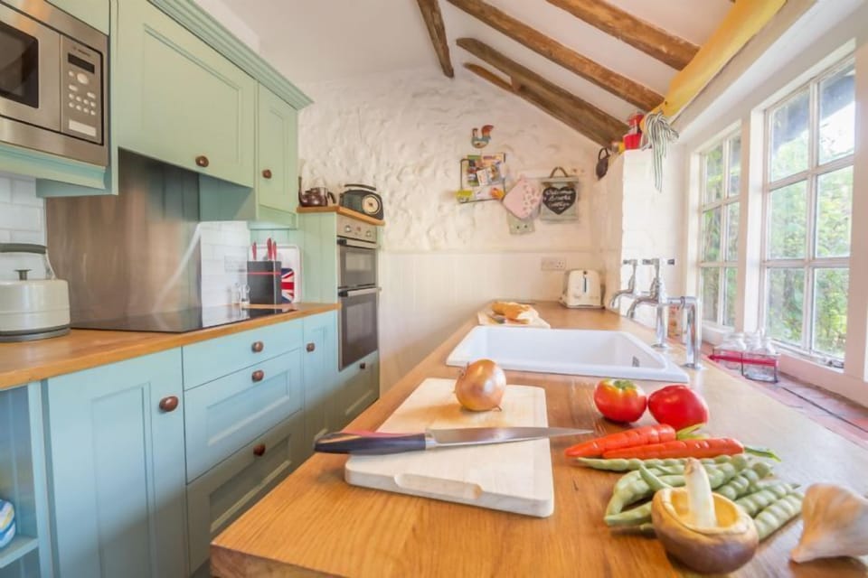 Brooke Cottage, Great Walsingham: Beautifully styled country kitchen