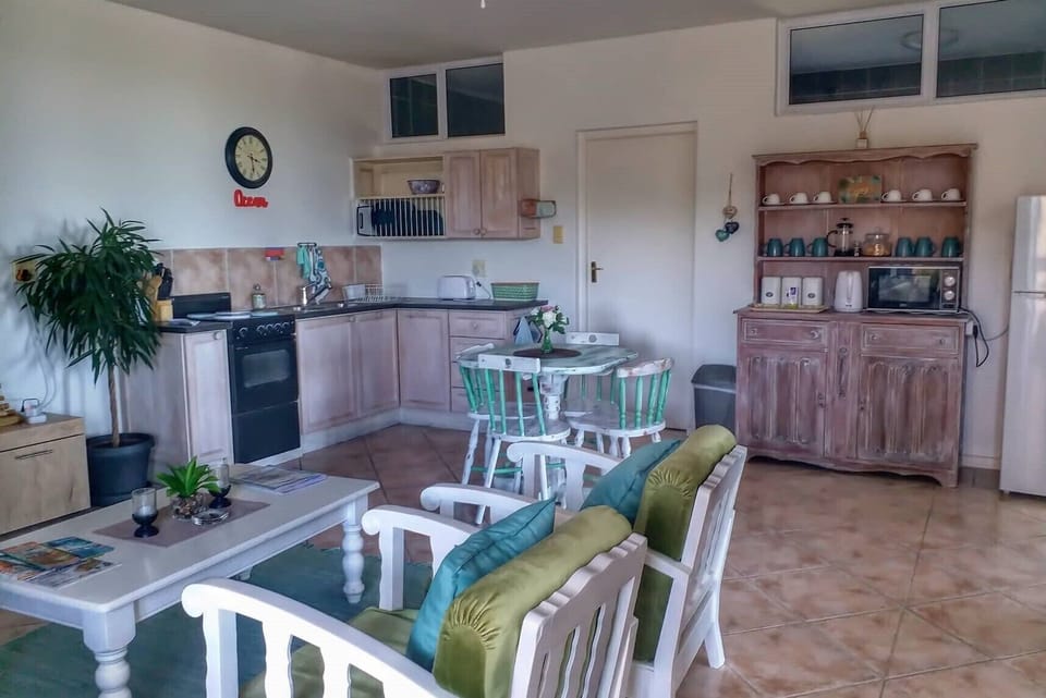 open plan lounge/dining room and kitchenette