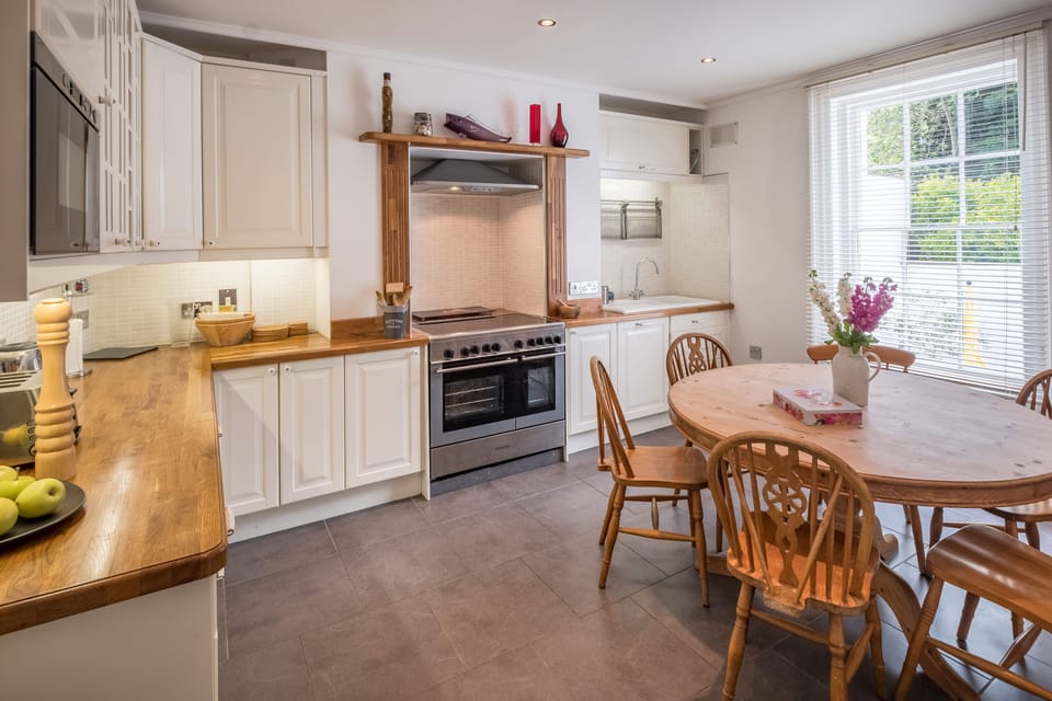 Kitchen and breakfast room