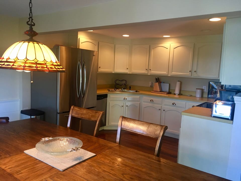 Kitchen and eat-In Dining