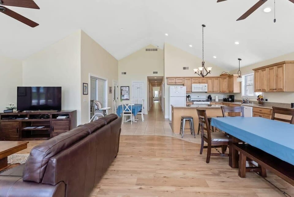 Lots of seating on our large dining table, breakfast table, and kitchen with island seating, in the lake-facing great room